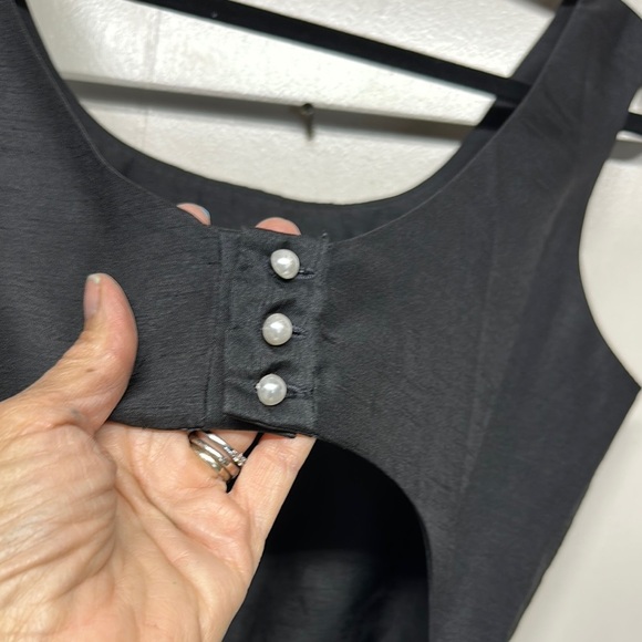 Black Sheath Mini Dress with Scoop Neck and Cutout Back - Picture 5 of 9